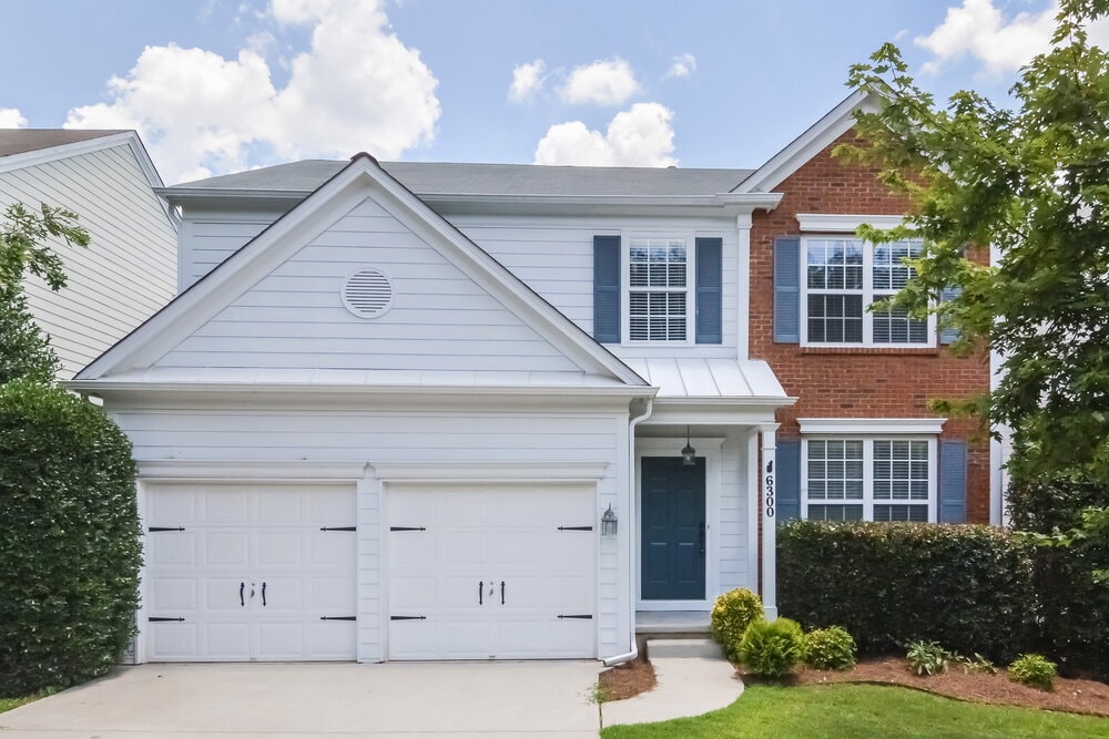 6300 Whirlaway Dr in Cumming, GA - Building Photo