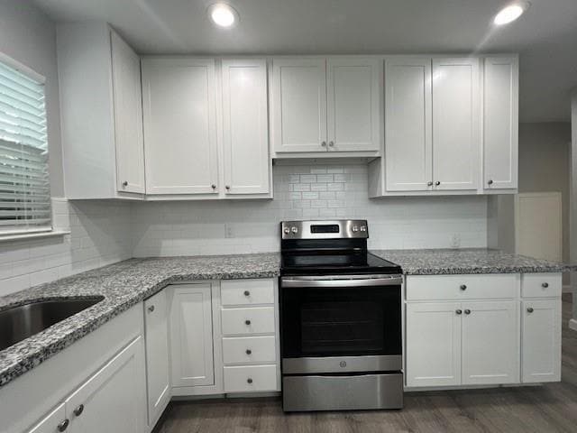 property at 304 N Oak St