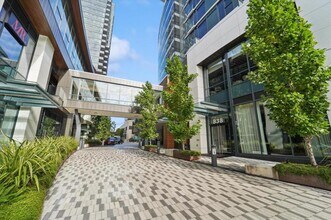 838 Ave Sq NE in Bellevue, WA - Building Photo - Building Photo