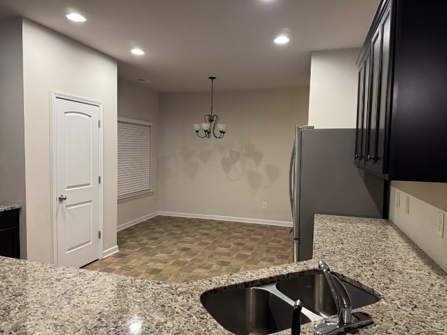 30 Miles Dr in Cartersville, GA - Foto de edificio - Building Photo