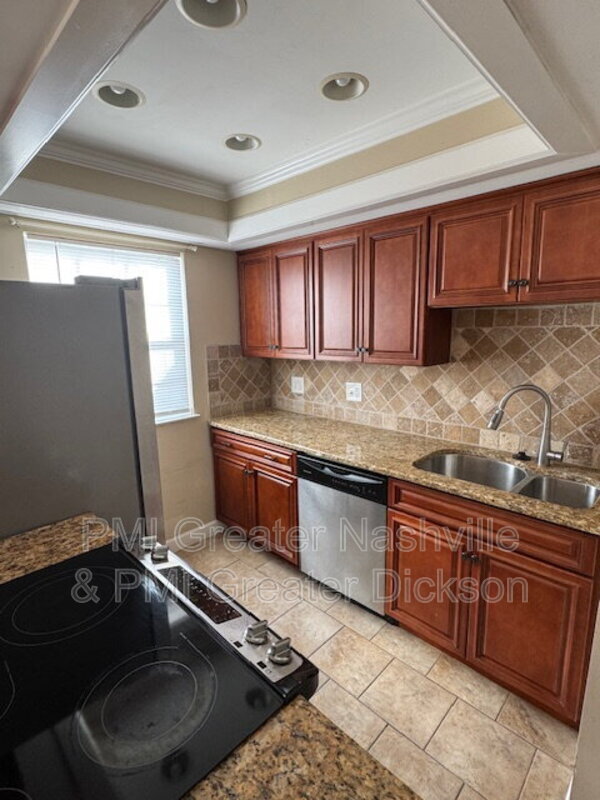 8207 Sawyer Brown Rd in Nashville, TN - Building Photo - Building Photo