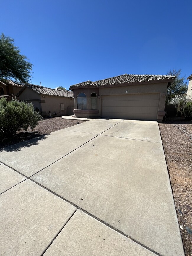 446 E Camino Rancho Cielo in Sahuarita, AZ - Foto de edificio - Building Photo