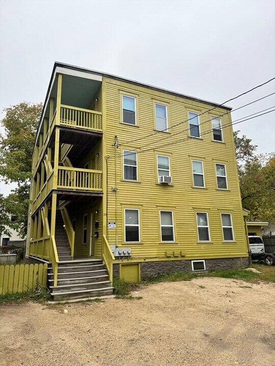 33 Thomas St in Southbridge, MA - Building Photo