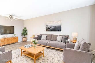 Glenbow Manor in Calgary, AB - Building Photo - Building Photo