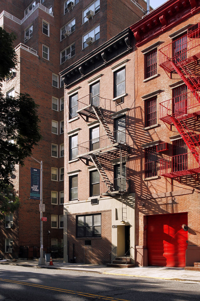 234 E 35th St in New York, NY - Building Photo - Building Photo