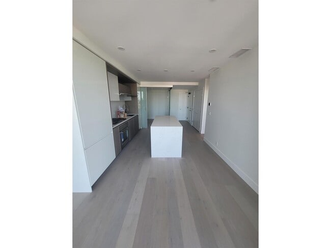 1342 Johnston Rd in White Rock, BC - Building Photo - Building Photo