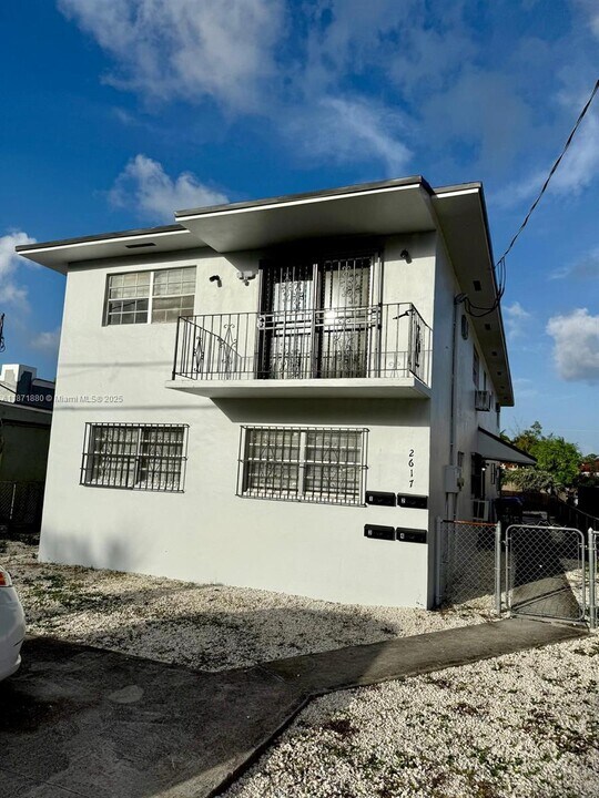 2617 NW 23rd Ave in Miami, FL - Building Photo