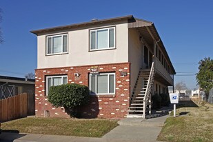 1017 Lochbrae Rd in Sacramento, CA - Building Photo