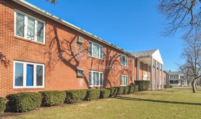 property at 445 Elm Pl