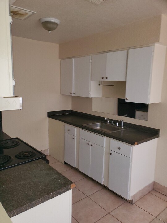 521 N Decatur Blvd in Las Vegas, NV - Foto de edificio