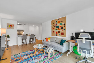 70 W 37th St in New York, NY - Foto de edificio - Building Photo