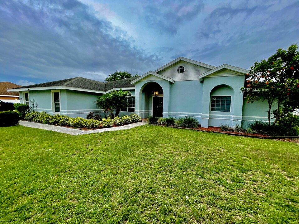 257 White Cliff Blvd in Auburndale, FL - Building Photo