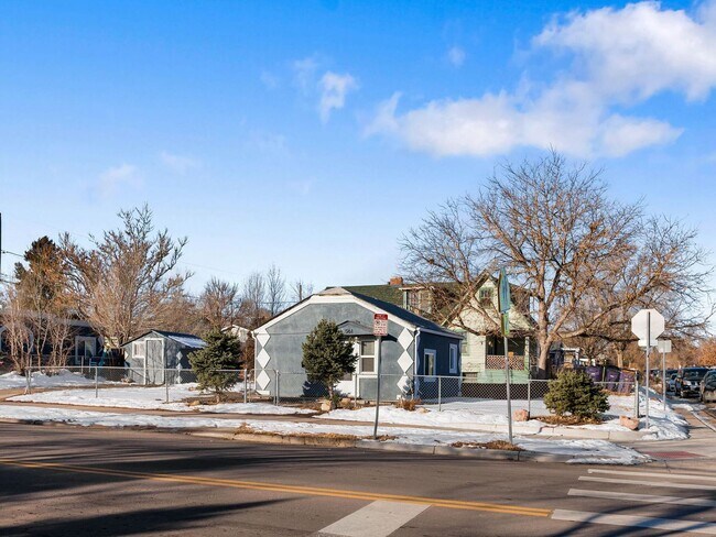 561 S Irving St in Denver, CO - Building Photo - Building Photo
