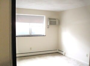 166 Lexington St, Unit 1 in Auburndale, MA - Foto de edificio - Building Photo