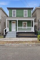 716 W 38th St in Savannah, GA - Building Photo