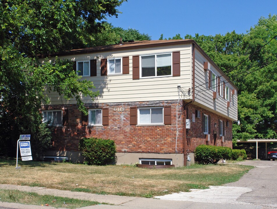 6118 Stover Ave in Cincinnati, OH - Foto de edificio