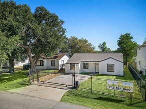 7109 St Augustine St in Houston, TX - Building Photo - Building Photo