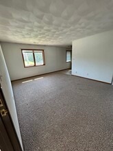 715 S Canterbury Dr, Unit 3 in Freeport, IL - Building Photo - Building Photo