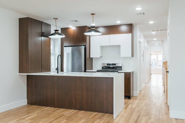 90 Hollywood Ave, Unit 2