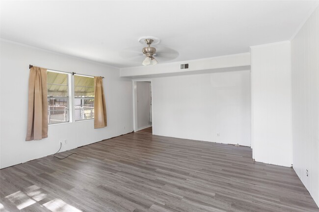 1314 Fairview Dr in Alvin, TX - Building Photo - Building Photo