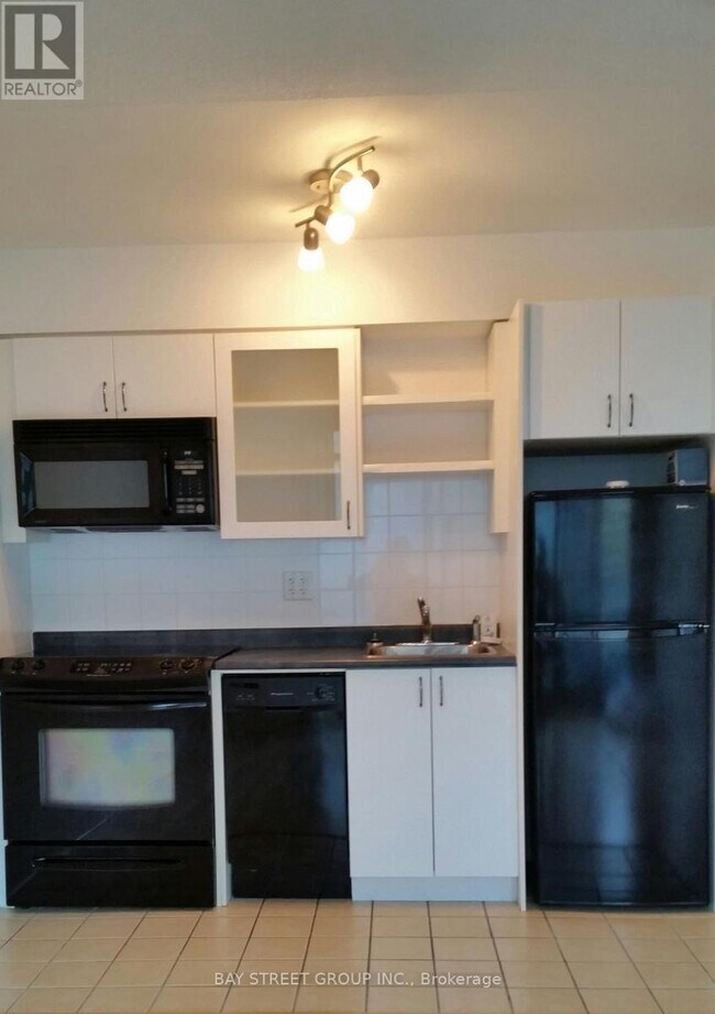 600 Fleet St in Toronto, ON - Building Photo - Building Photo