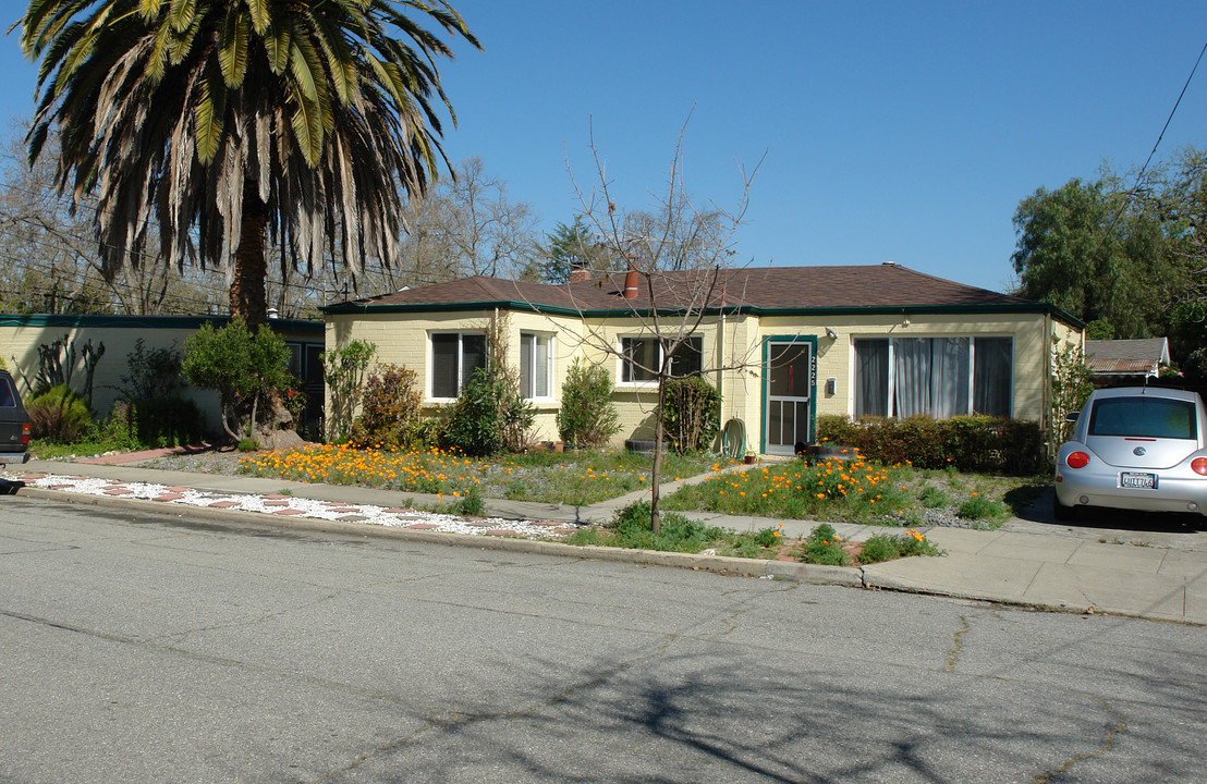 2225 Cornell St in Palo Alto, CA - Foto de edificio