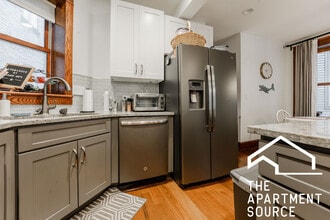 1019 W Oakdale Ave, Unit 1 in Chicago, IL - Building Photo - Building Photo