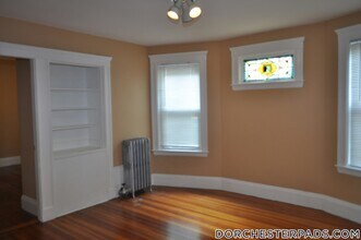 105 Draper St, Unit 2 in Boston, MA - Foto de edificio - Building Photo