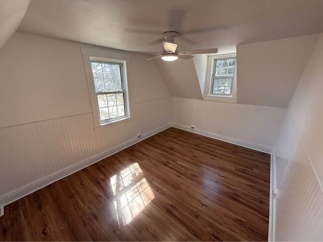 439 Essex St, Unit Essex st Apartment in Bangor, ME - Foto de edificio - Building Photo