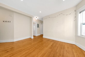 301 Alewife Brook Pky, Unit 2 in Somerville, MA - Foto de edificio - Building Photo