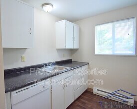 12185 SW Gingham Ln in Beaverton, OR - Foto de edificio - Building Photo