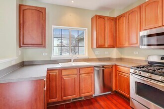 2427 Daybreak Ct in Elgin, IL - Building Photo - Building Photo