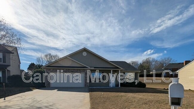 124 Bascom Ct in Greer, SC - Building Photo - Building Photo
