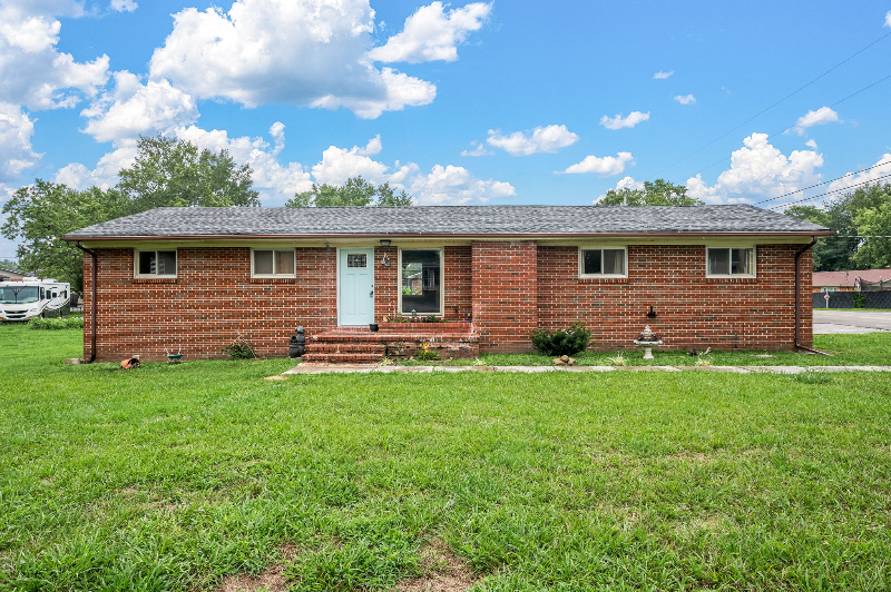 503 Sunset Dr in McMinnville, TN - Building Photo