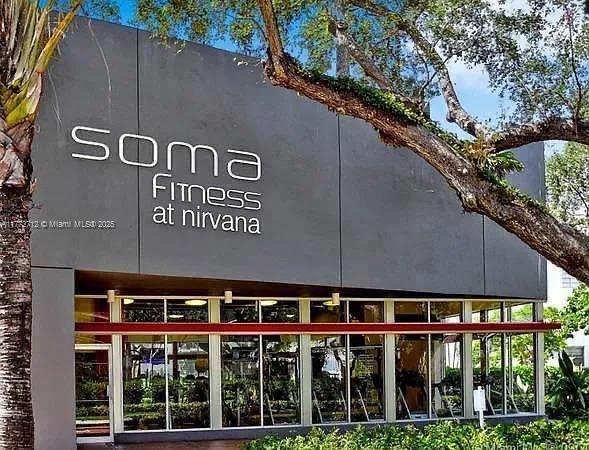 680 NE 64th St, Unit 500 in Miami, FL - Foto de edificio