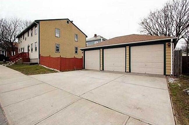 18 Homer St, Unit L in Newport, RI - Foto de edificio - Building Photo