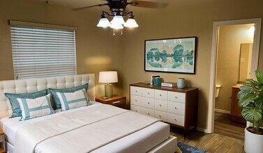 10711 Shaencrest in San Antonio, TX - Building Photo - Building Photo