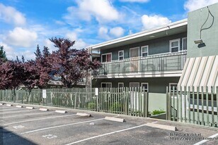 24035 2nd St in Hayward, CA - Building Photo