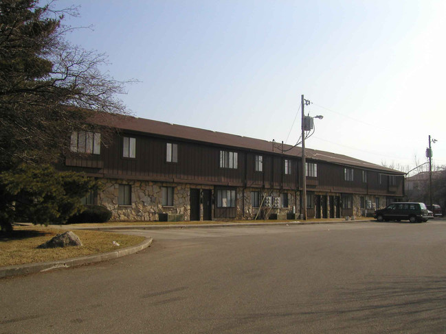 Lodge Apartments in Columbus, OH - Building Photo - Building Photo