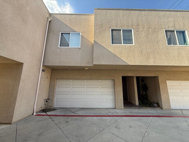 7132 Farralone Ave, Unit 209 in Canoga Park, CA - Building Photo - Building Photo