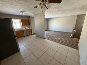 505 Michael Dr in Gretna, NE - Foto de edificio - Building Photo