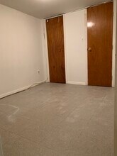4706 104th St in Corona, NY - Foto de edificio - Building Photo