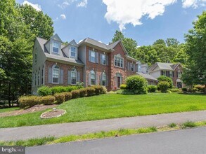 8301 Crosspointe Dr in Fairfax Station, VA - Building Photo - Building Photo