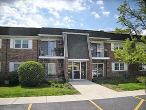 Fairway Grove in Downers Grove, IL - Building Photo - Building Photo