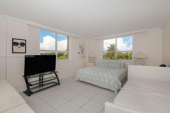 10185 Collins Ave, Unit #319 in Bal Harbour, FL - Foto de edificio - Building Photo