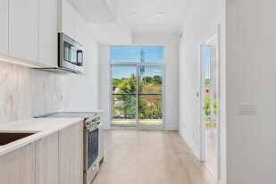 500 Dupont St in Toronto, ON - Building Photo