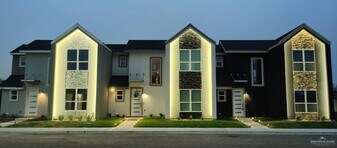 31 N Crown Ln in Pharr, TX - Building Photo