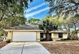 16216 Hillside Cir in Montverde, FL - Building Photo