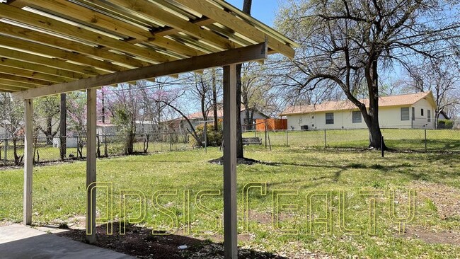 8510 Contour Dr in Austin, TX - Building Photo - Building Photo