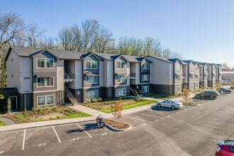 Meadow Brook Villas in Newberg, OR - Foto de edificio - Building Photo